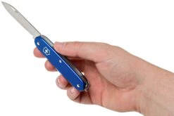 Victorinox Pioneer Alox Blue 0.8201.22R4.KTE1 Knivesandtools Edition, Couteau Suisse 13 Victorinox Pioneer Alox Blue 0.8201.22R4.KTE1 Knivesandtools Edition, Couteau Suisse -Chic Couteaux Magasin VT0 8201 22R4 KTE1 06 victorinox