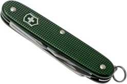 Victorinox Pioneer Alox Green 0.8201.24R4.KTE1 Knivesandtools Edition, Couteau Suisse -Chic Couteaux Magasin VT0 8201 24R4 KTE1 05 victorinox