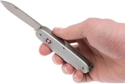Victorinox Pioneer X Argent 0.8231.26 Couteau Suisse -Chic Couteaux Magasin VT0 8231 26 06 victorinox pioneer x vt0 8231 26 06