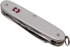 Victorinox Pioneer X Argent 0.8231.26 Couteau Suisse -Chic Couteaux Magasin VT0 8231 26 07 victorinox pioneer x vt0 8231 26 07